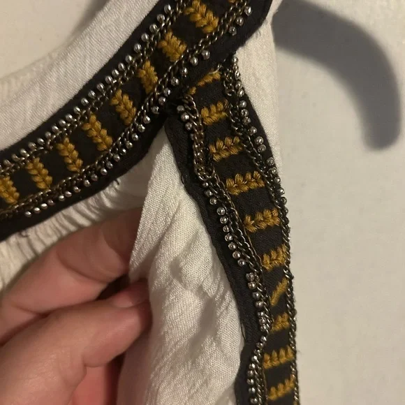 Free people give him the cold shoulder - Picture 7 of 9